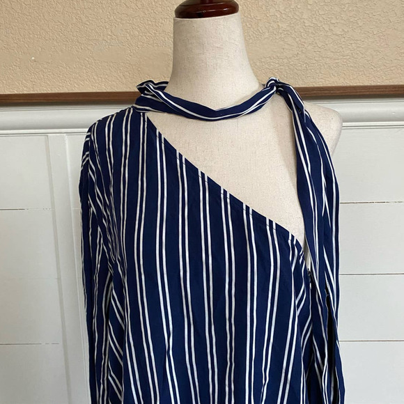 Jack by BB Dakota Vertical Stripe‎ One Shoulder Choker Blouse - Picture 11 of 13